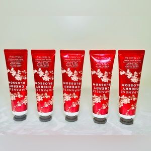 🌸BATH & BODY WORKS🌸BEAUTIFUL FRAGRANCE HAND CREAM FOR TRAVEL/OFF… Boutique Bat